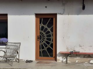 Pose d'une porte d'entrée KINGSTON à Sergenon