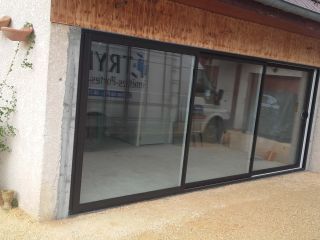 ca80-rey.jpg TRYBA Rochetoirin, coulissant alu marron 3 vantaux