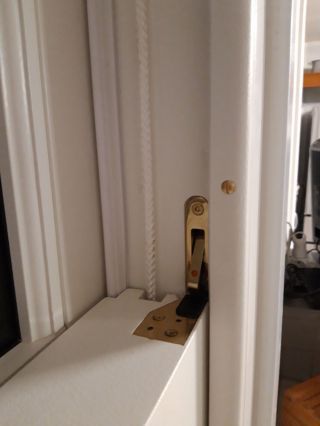Fenêtre Bois à Guillotine pour cuisine pratique