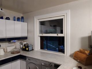 ouvert.jpg Porte fenêtre avec impost fixe en aluminium.