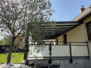 pergola-evolutive-en-alu-a-fougeres-35-ille-et-vil-f35884e508b4cd684e2f568ebd0aa895.jpg Pergola aluminium ral 7016 avec puits lumière