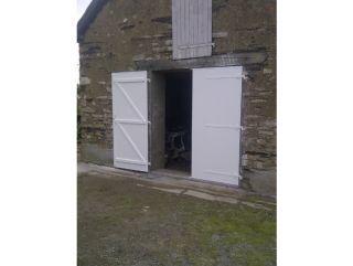 Menuiseries de qualité : volets pliants JALOUSIE, PERSIENNES.
