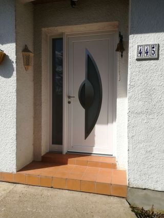 Porte PVC Houston, menuiseries robustes et design.