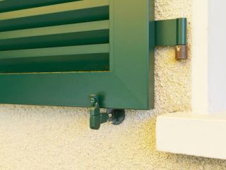 pose-de-fenetres-bicolores-blanc-et-vert-volets-pe-ae34b2c2967e84a798c204a235ed8954.jpg Menuiseries de qualité pour votre habitat