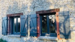 Menuiseries PVC et volets battants de qualité.