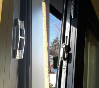 Fenêtres en alu gris anthracite, installation sur mesure.