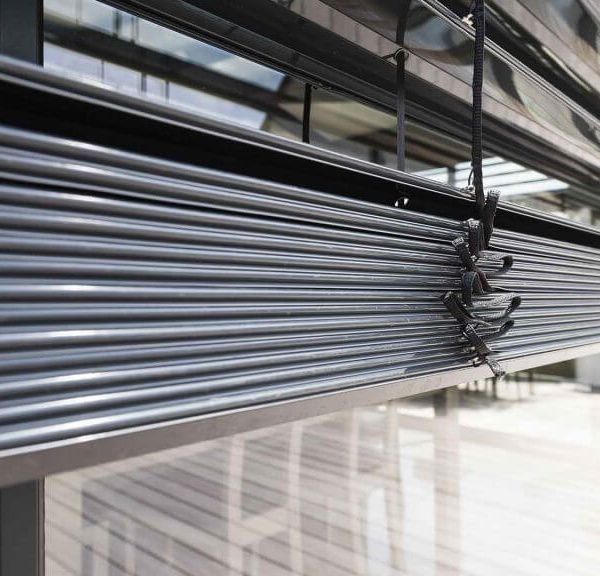 Zoom sur brise soleil dans une véranda