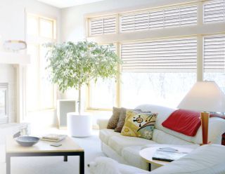 volet-caison-existant-contenu1.jpg volet roulant blanc avec caisson existant dans salon blanc et lumineux