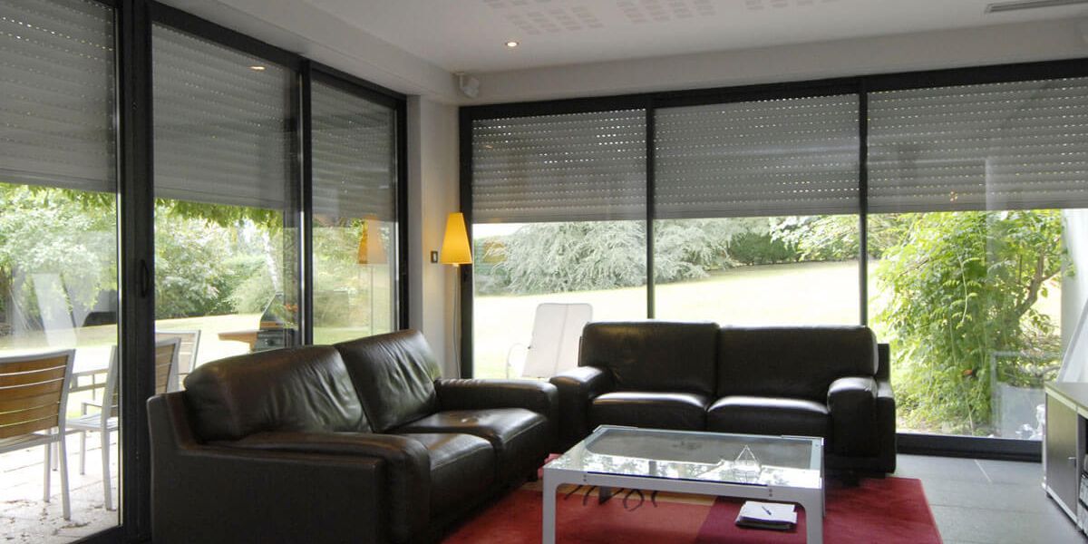 volet-caison-existant-contenu2.jpg volet roulant caisson existant sur baies vitrées vue intérieur salon