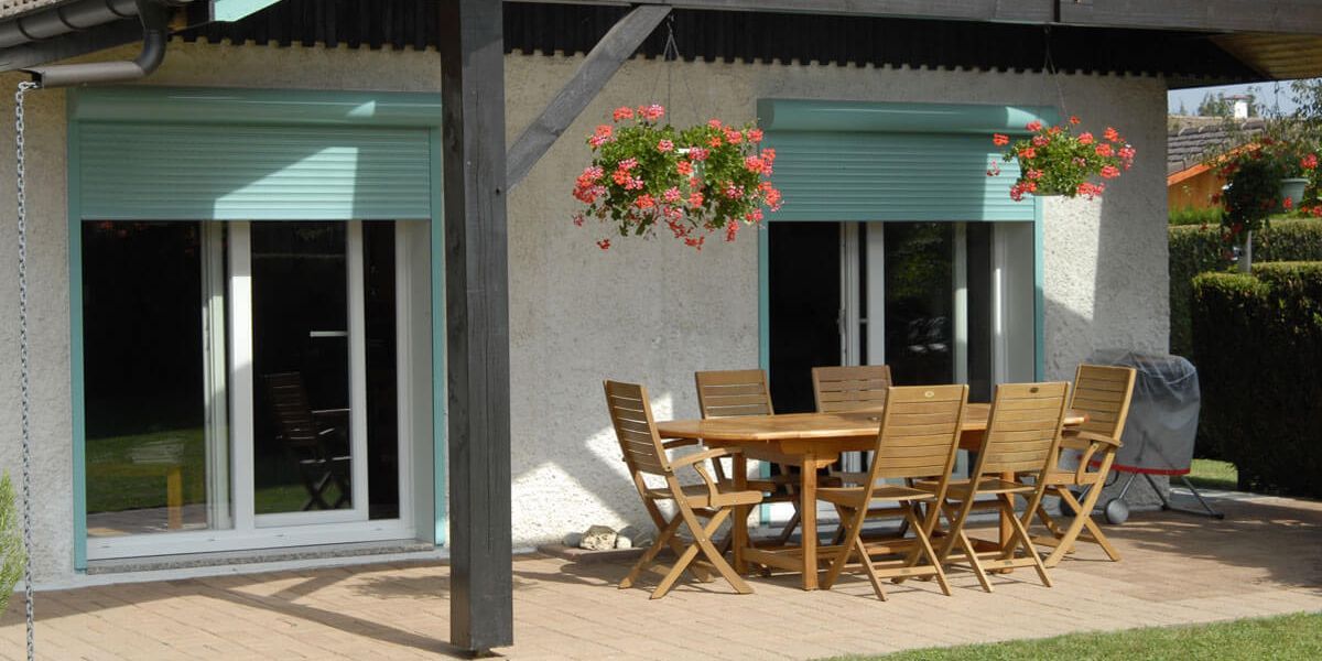 volet-coffre-exterieur-contenu1.jpg volet roulants cyan coffre extérieur sur terrasse couverte
