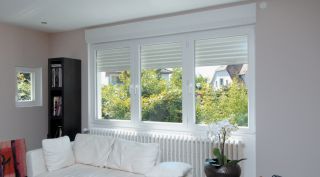 volets-roulants-banniere.jpg volets roulants semi-baissés blanc vue intérieur