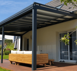 pergola-contemporaine-zone-vitree-en-toiture-store-de-toiture-motorise-750-515.png