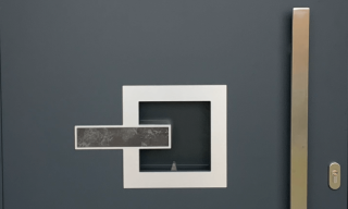 Personnalisation_sur-mesure_Portes_d'entree_ALUMINIUM_-_mob_2.png Personnalisation Porte d'entrée aluminium