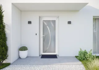 Entrée moderne avec une porte vitrée ornée de motifs géométriques et encadrée de plantes vertes et de luminaires muraux noirs