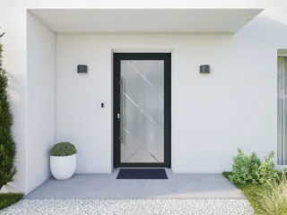 Entrée moderne avec une porte vitrée encadrée de noir, flanquée de deux appliques murales et entourée d'une végétation