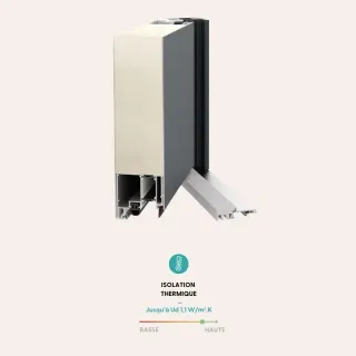 Porte_d'entre_alu_monobloc.webp Image d'un profilé de porte en coupe montrant son isolation thermique avancée, avec une efficacité pouvant atteindre Ud 1,1 W/m²