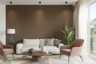 pose_professionnelle_pour_lisolation_phonique.webp Un salon moderne et élégant avec un canapé blanc, des fauteuils roses, une table basse en bois et une plante verte, le tout sur fond de