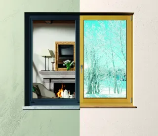 TBA85_.webp Image contrastée d'une fenêtre, montrant l'intérieur chaleureux d'une maison avec cheminée allumée à gauche et une vue hivernale enneig