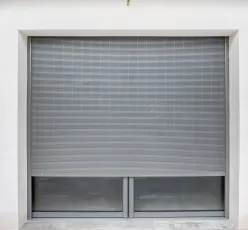 Volet roulant traditionnelle gris 